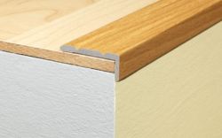 A31 Kątownik samoprzylepny anodowany 1,8m